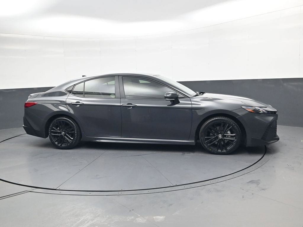 Used 2025 Toyota Camry SE w/ Convenience Package image 3