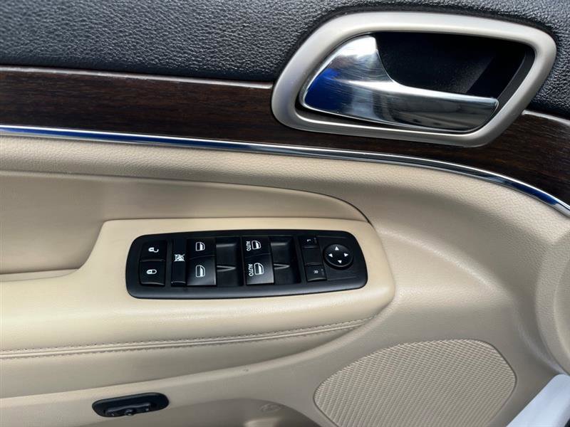 Used 2017 Jeep Grand Cherokee Limited image 10