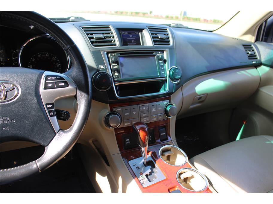 Used 2013 Toyota Highlander Limited image 27