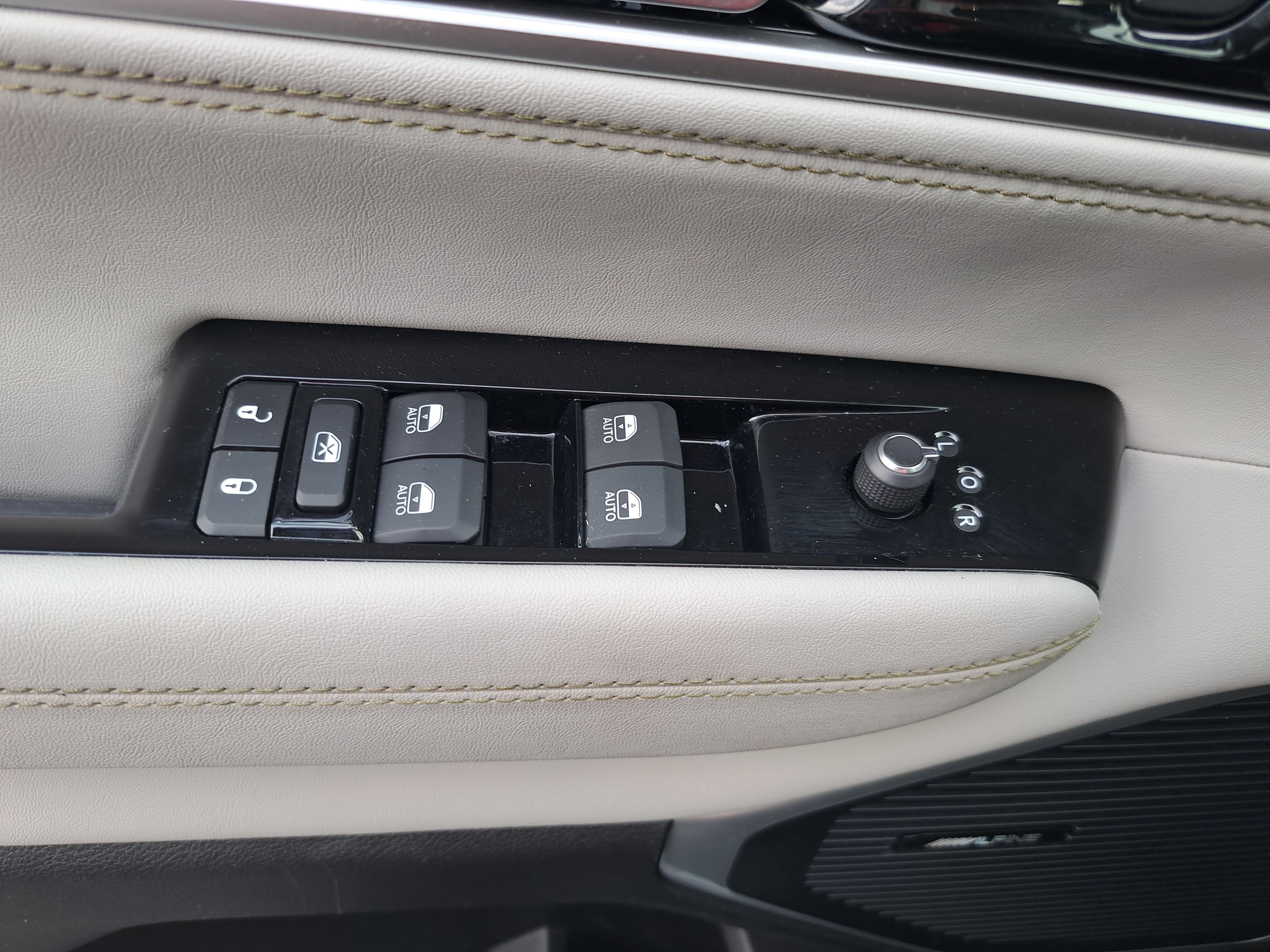 Used 2024 Jeep Wagoneer Series II w/ Premium Group I AWD/4WD image 29
