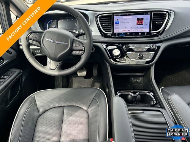 Used 2025 Chrysler Pacifica Premium FWD image 15