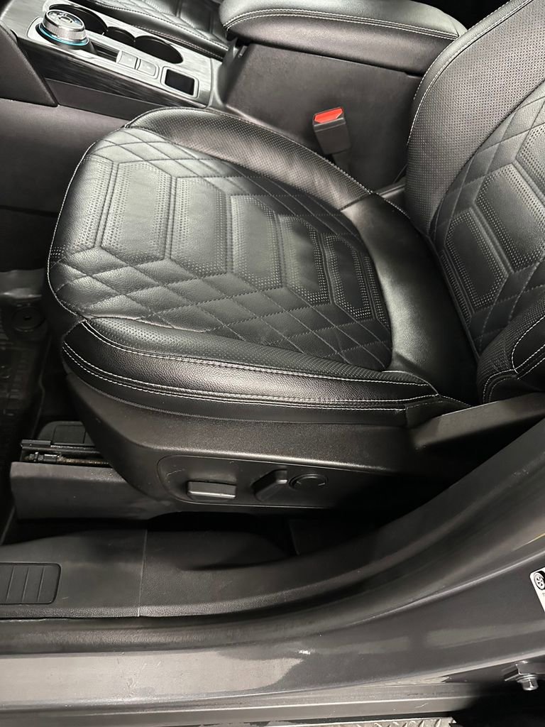 Used 2023 Ford Escape Platinum w/ Premium Technology Package image 14