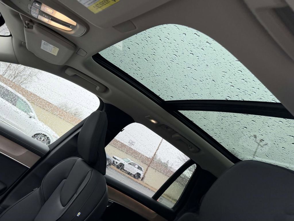 New 2026 Volvo XC90 B6 Plus w/ Protection Package Premier AWD/4WD image 18