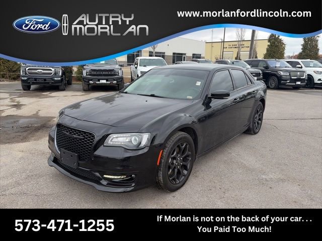 Used 2021 Chrysler 300 Touring L image 1