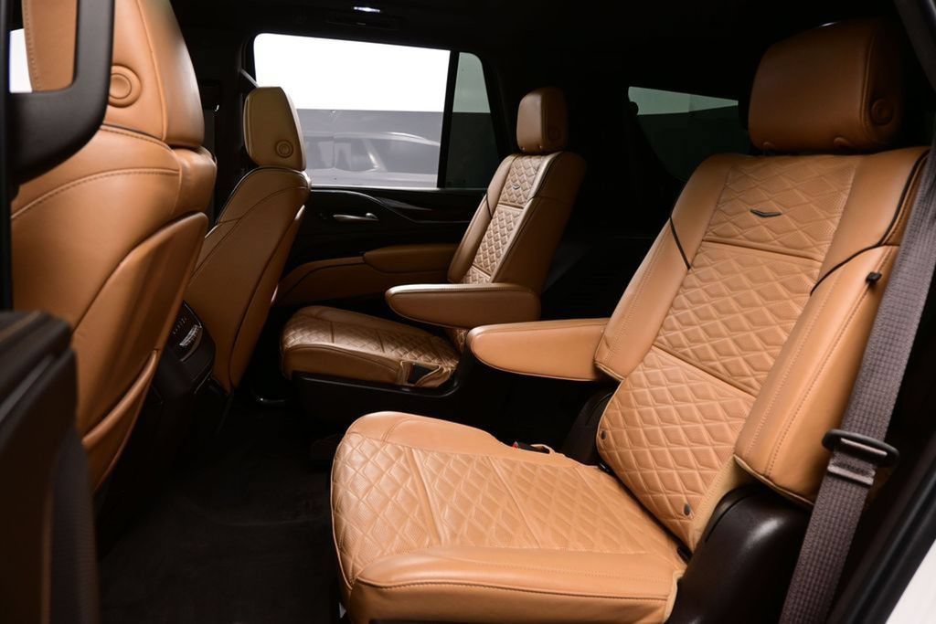 Used 2022 Cadillac Escalade Premium Luxury AWD/4WD image 32