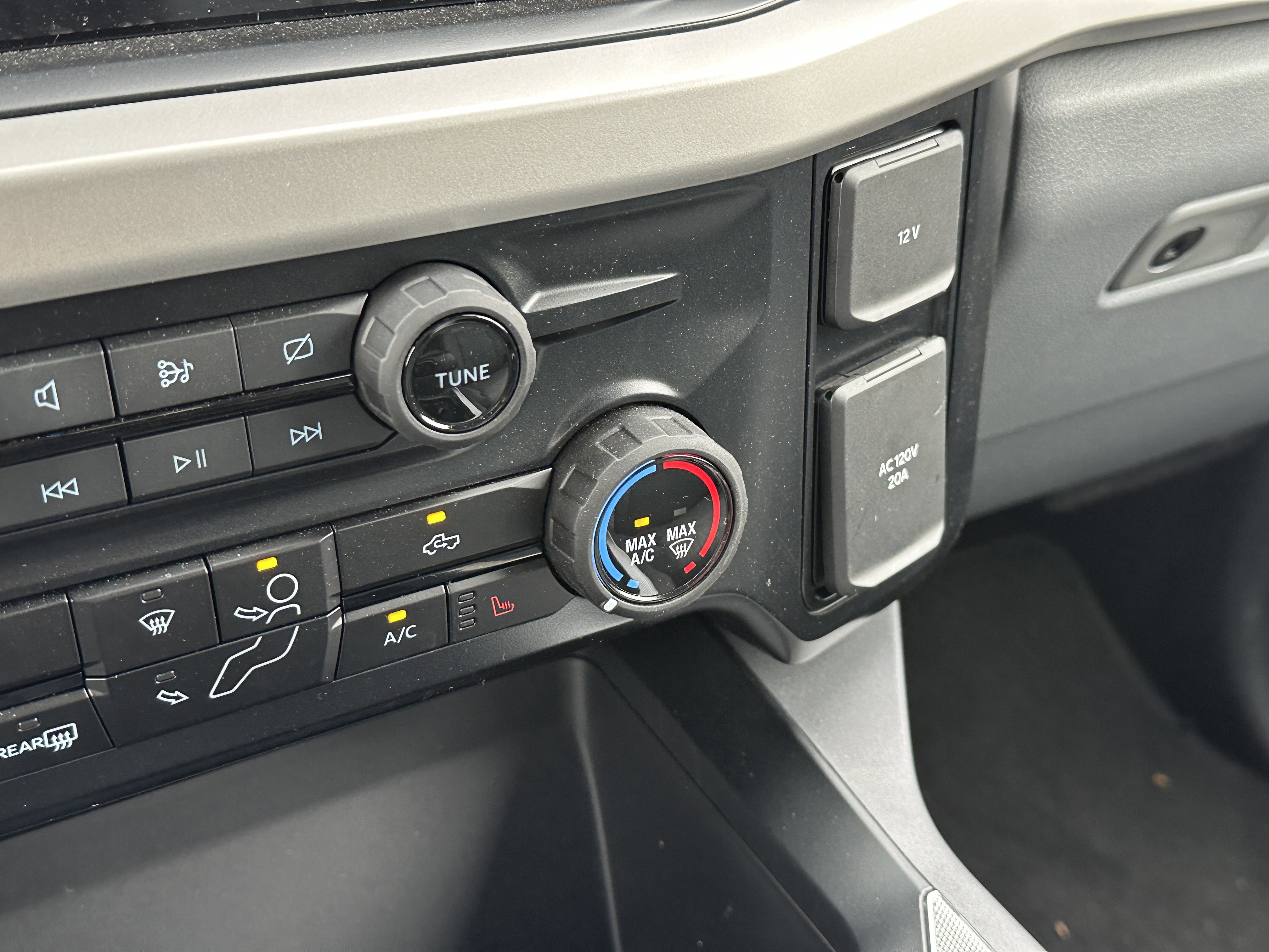 Used 2024 Ford F250 XLT w/ Black Appearance Package image 34