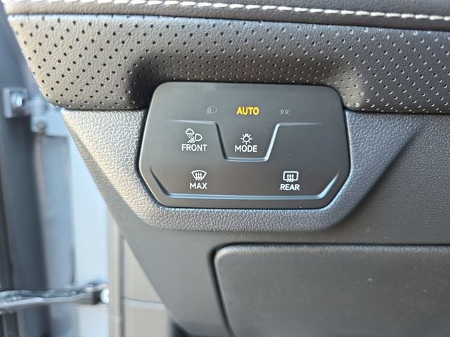 Used 2024 Volkswagen Atlas Cross Sport SE AWD/4WD image 25