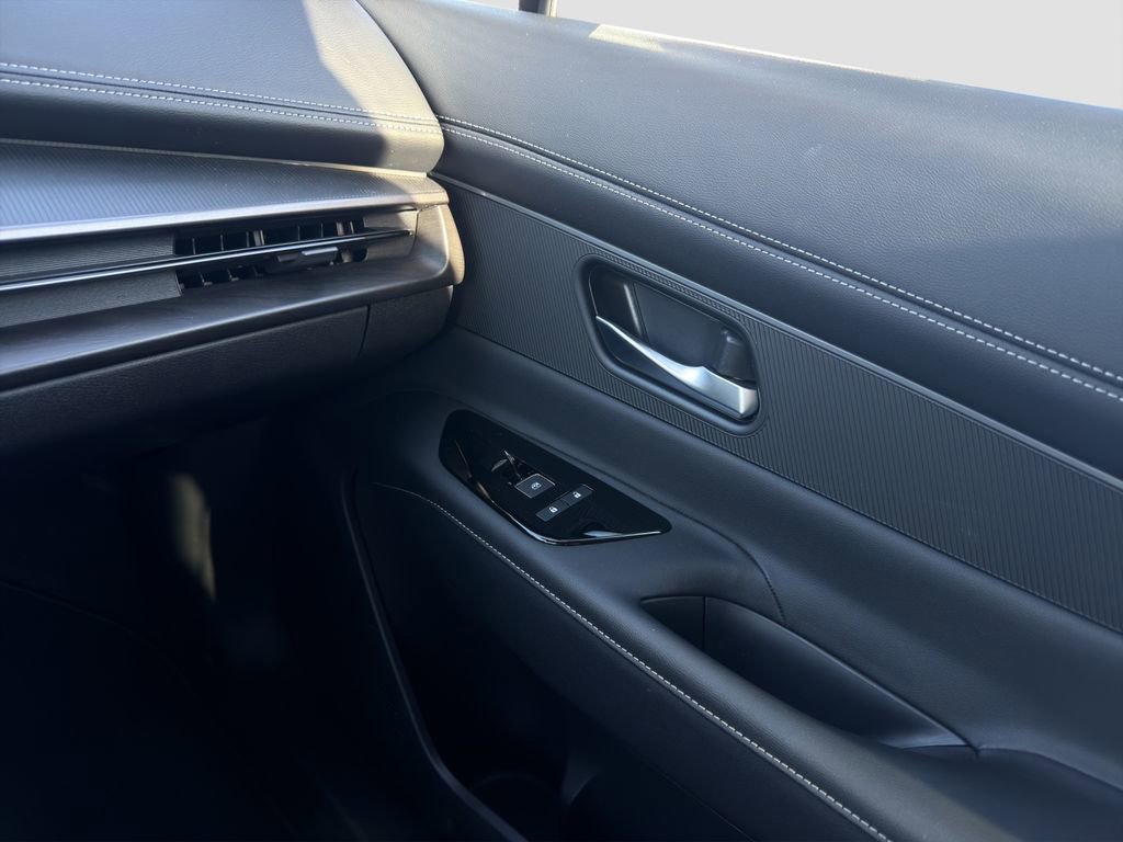 Used 2025 Nissan Murano SV FWD image 17