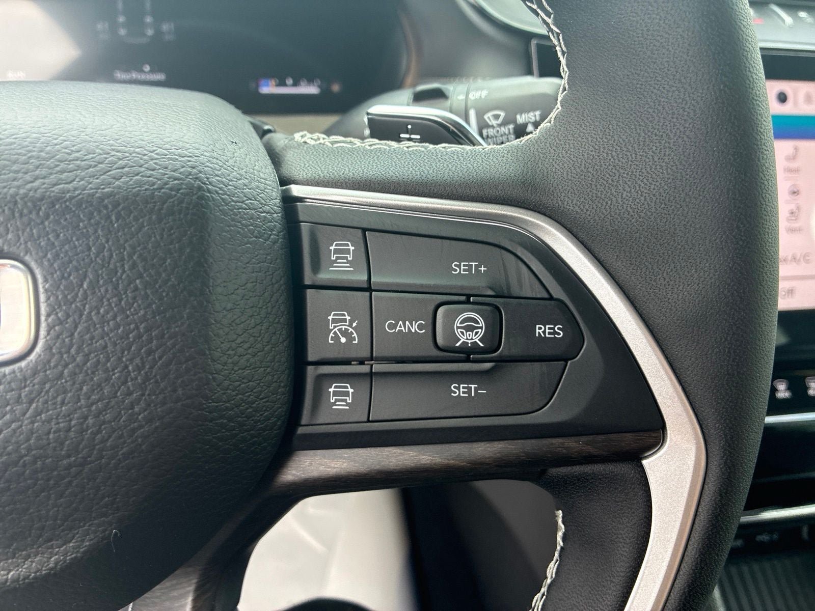 New 2026 Jeep Grand Cherokee L Limited AWD/4WD image 29