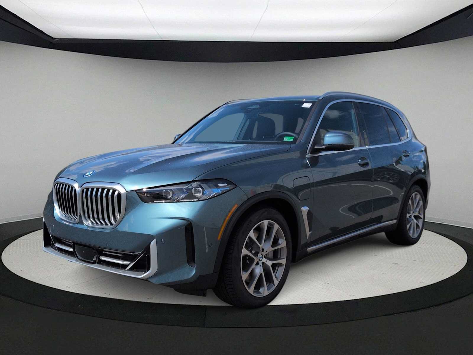 Used 2026 BMW X5 xDrive50e w/ Premium Package AWD/4WD image 4