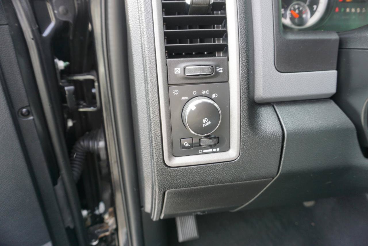 Used 2017 RAM 1500 Express w/ Black Ram 1500 Express Group AWD/4WD image 9