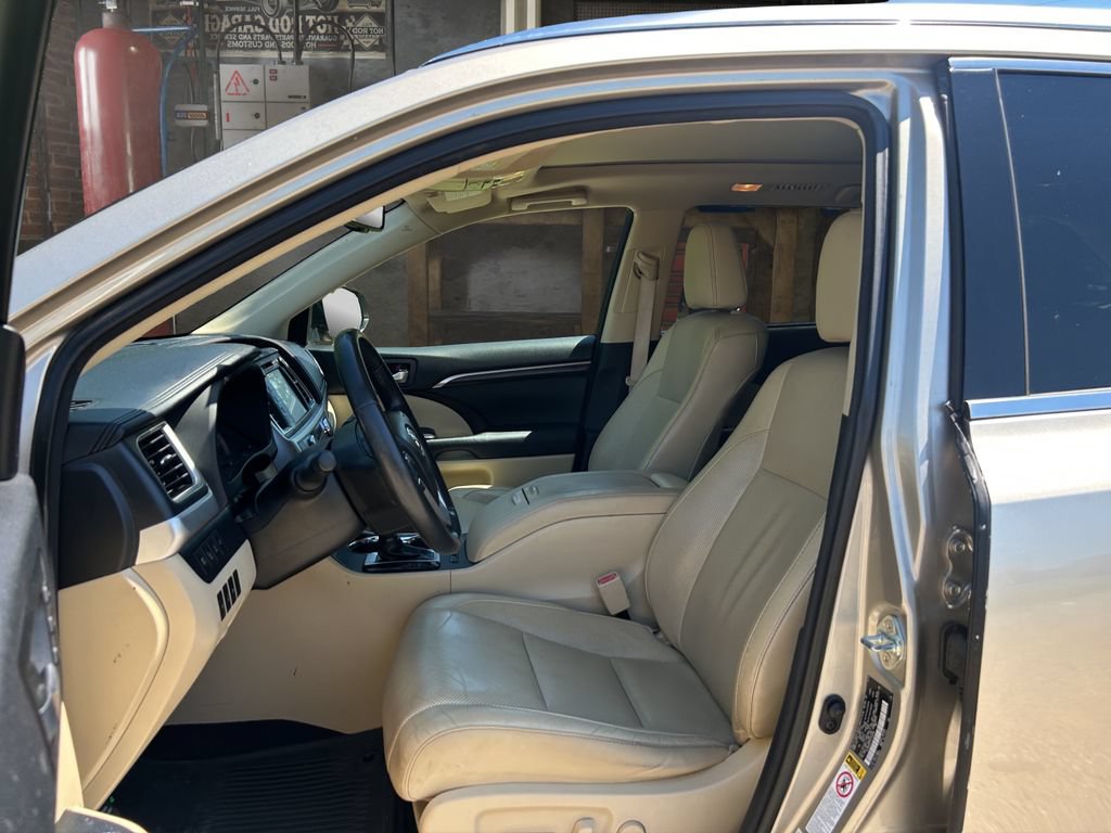 Used 2015 Toyota Highlander Limited Platinum AWD/4WD image 19