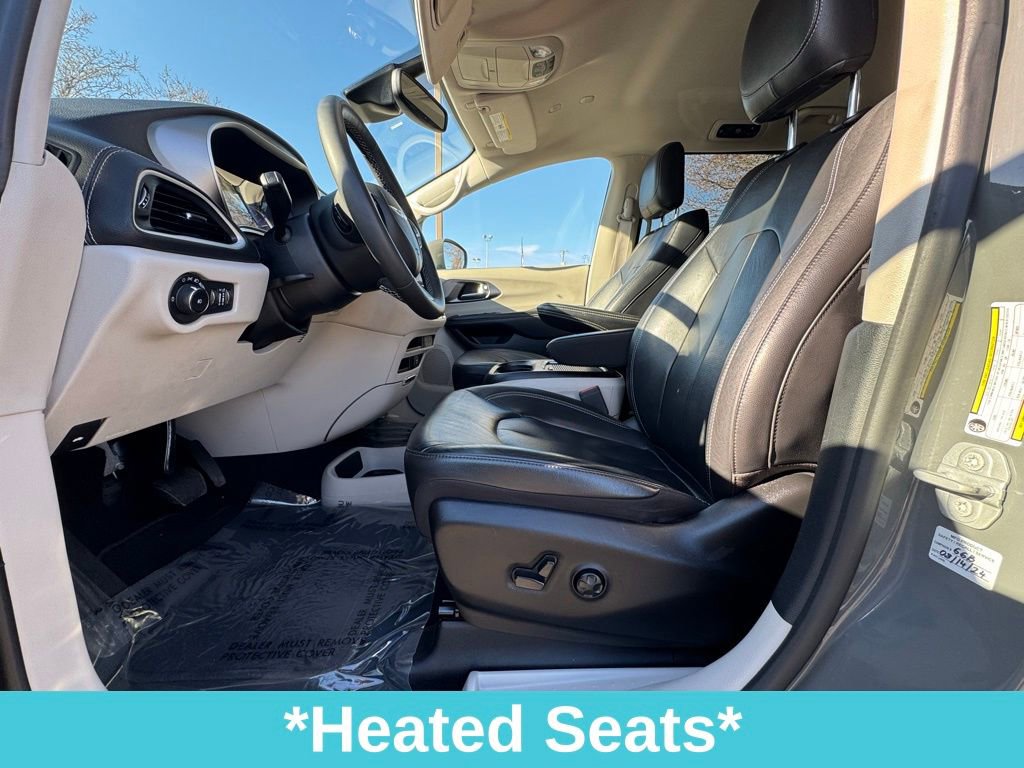 Used 2022 Chrysler Pacifica Touring-L image 15