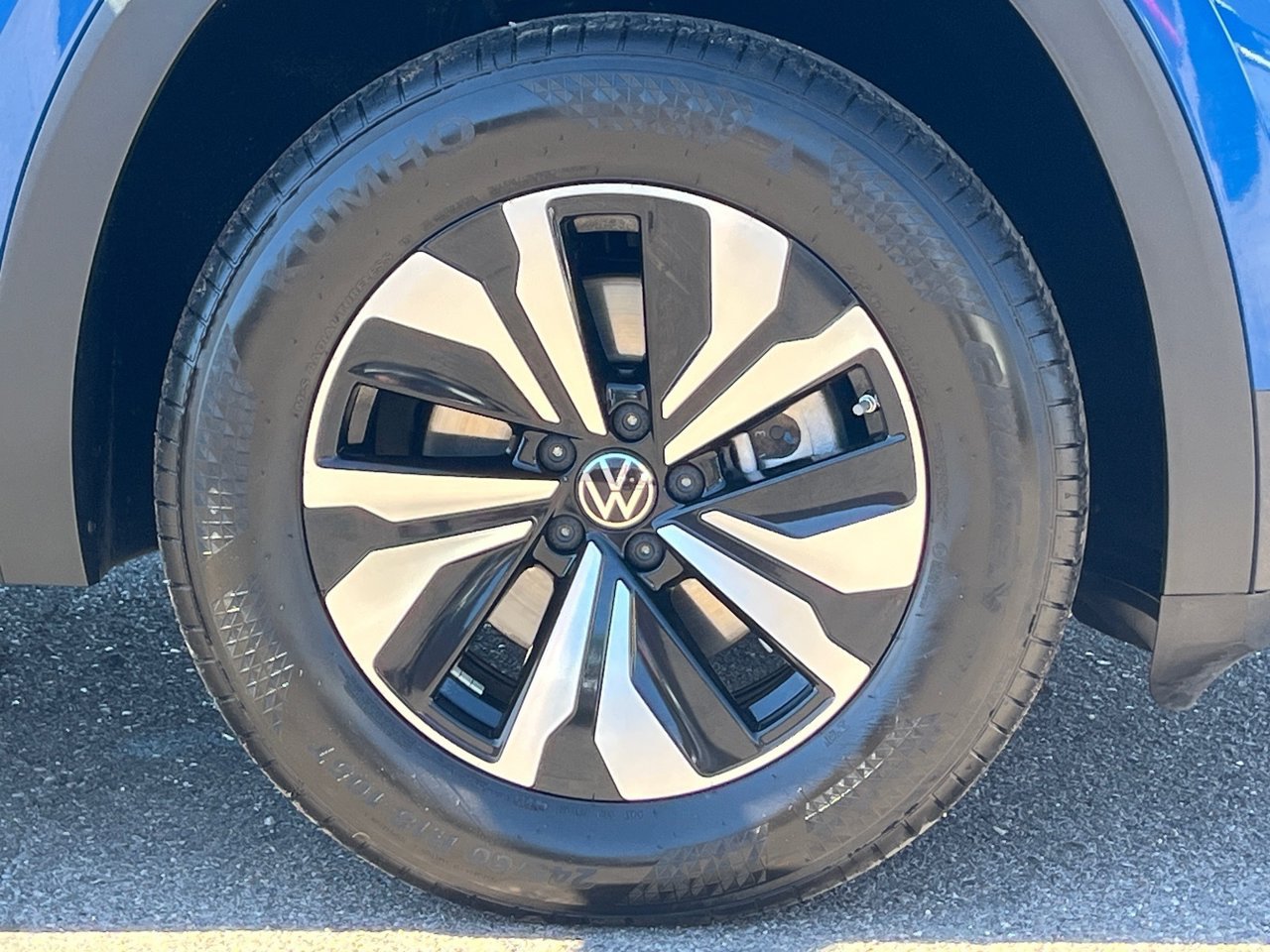 Used 2025 Volkswagen Atlas Cross Sport SE FWD image 8