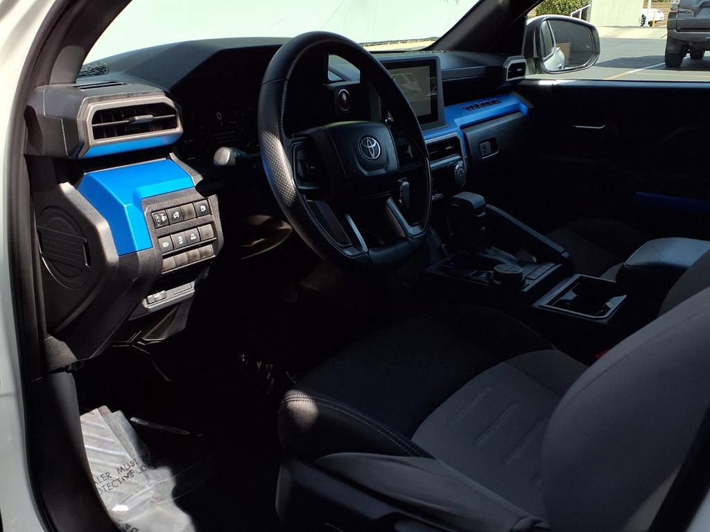 Certified 2025 Toyota Tacoma TRD Off-Road AWD/4WD image 17