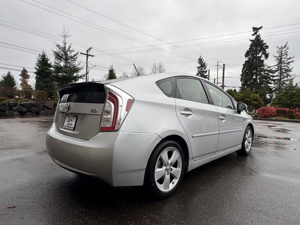Used 2013 Toyota Prius Five image 3