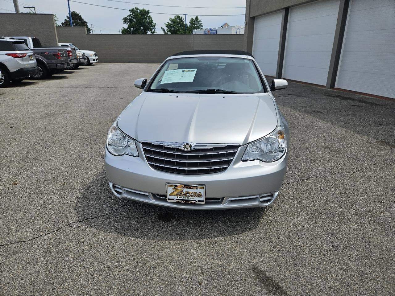 Used 2010 Chrysler Sebring Touring FWD image 3