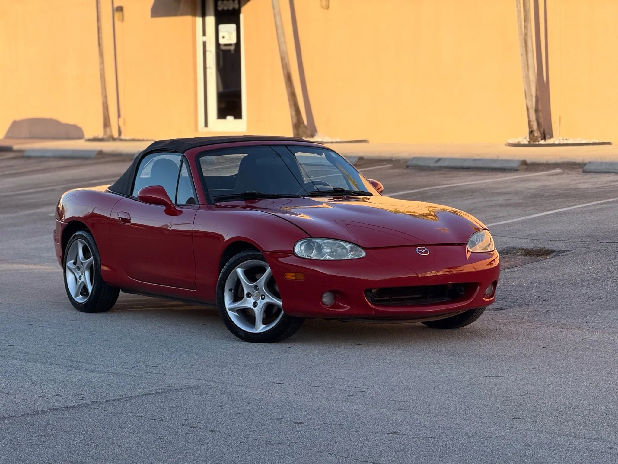 Used 2003 MAZDA MX-5 Miata image 10