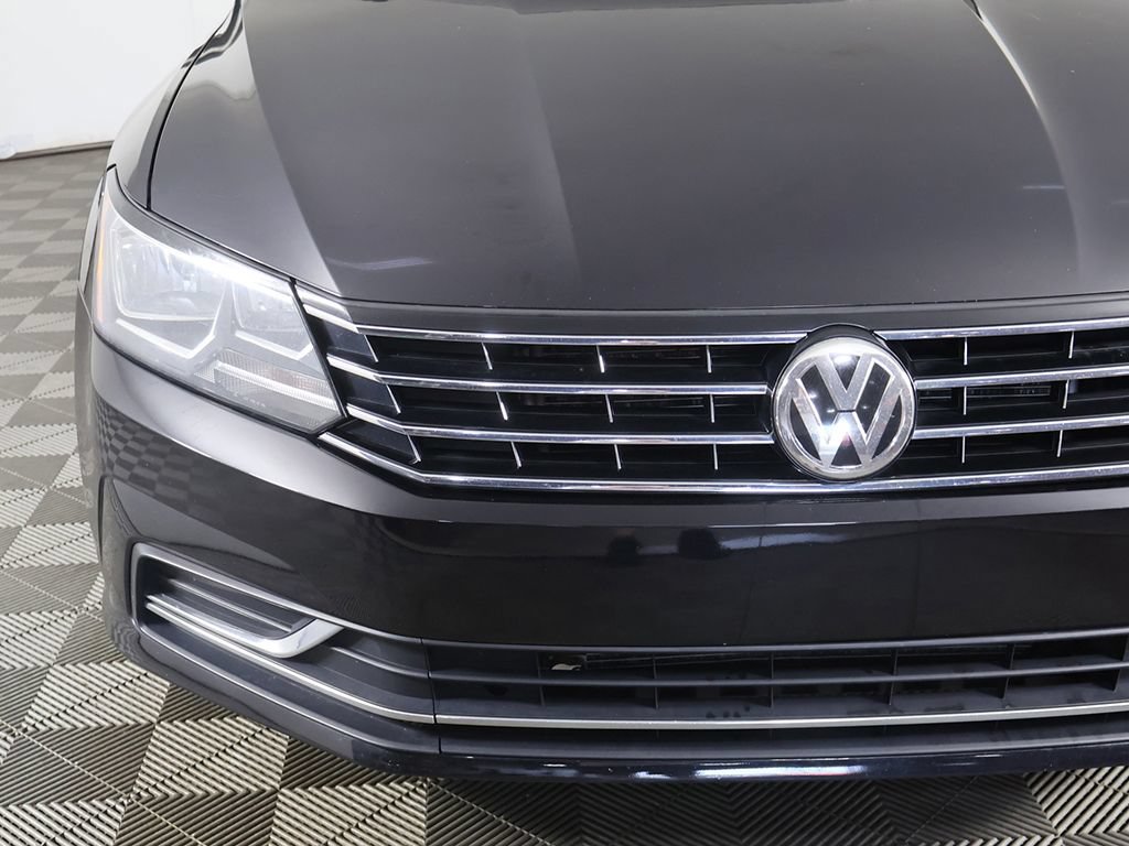 Used 2017 Volkswagen Passat 1.8T SE FWD image 12