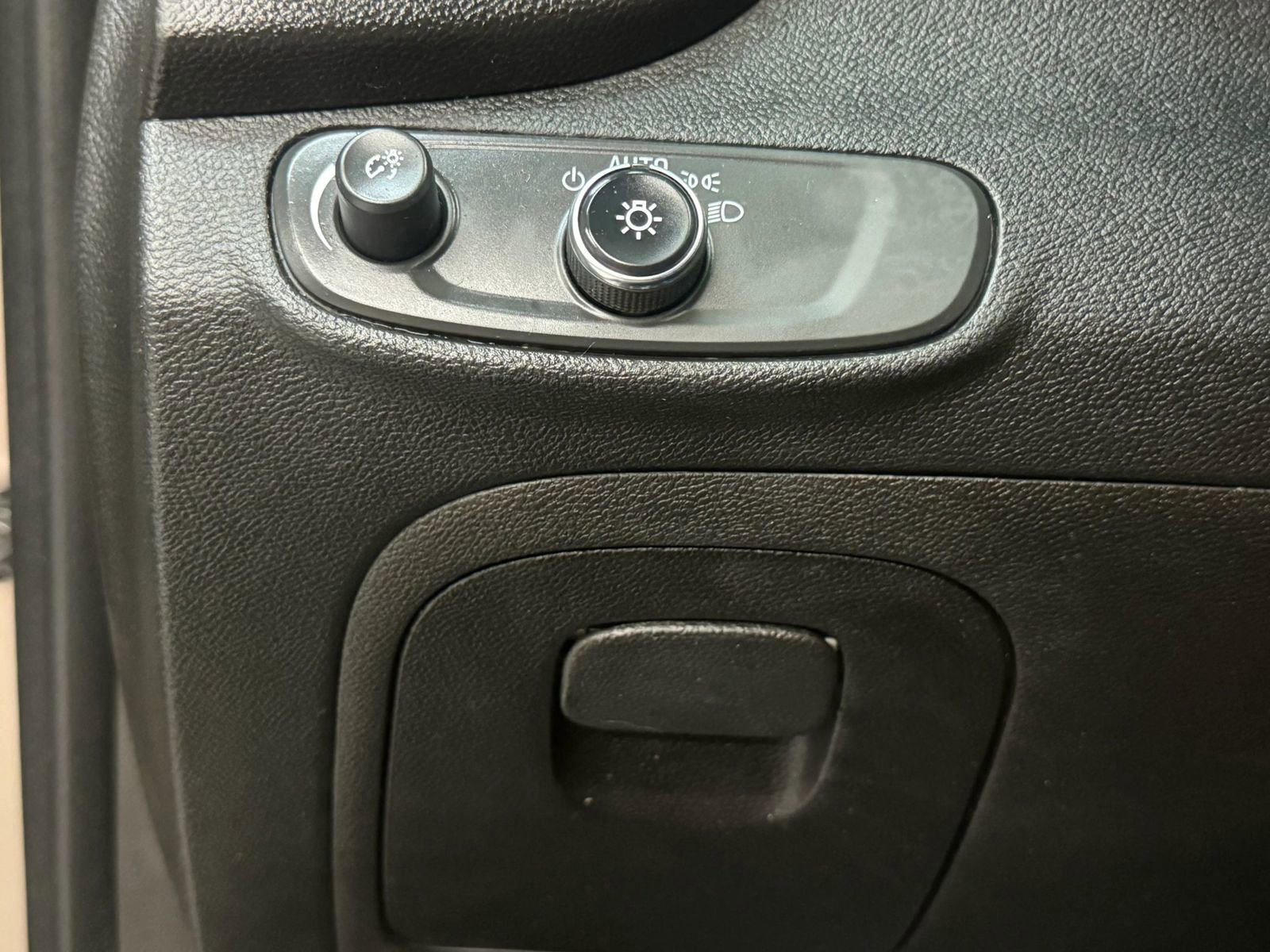 Used 2018 Chevrolet Trax LS image 28