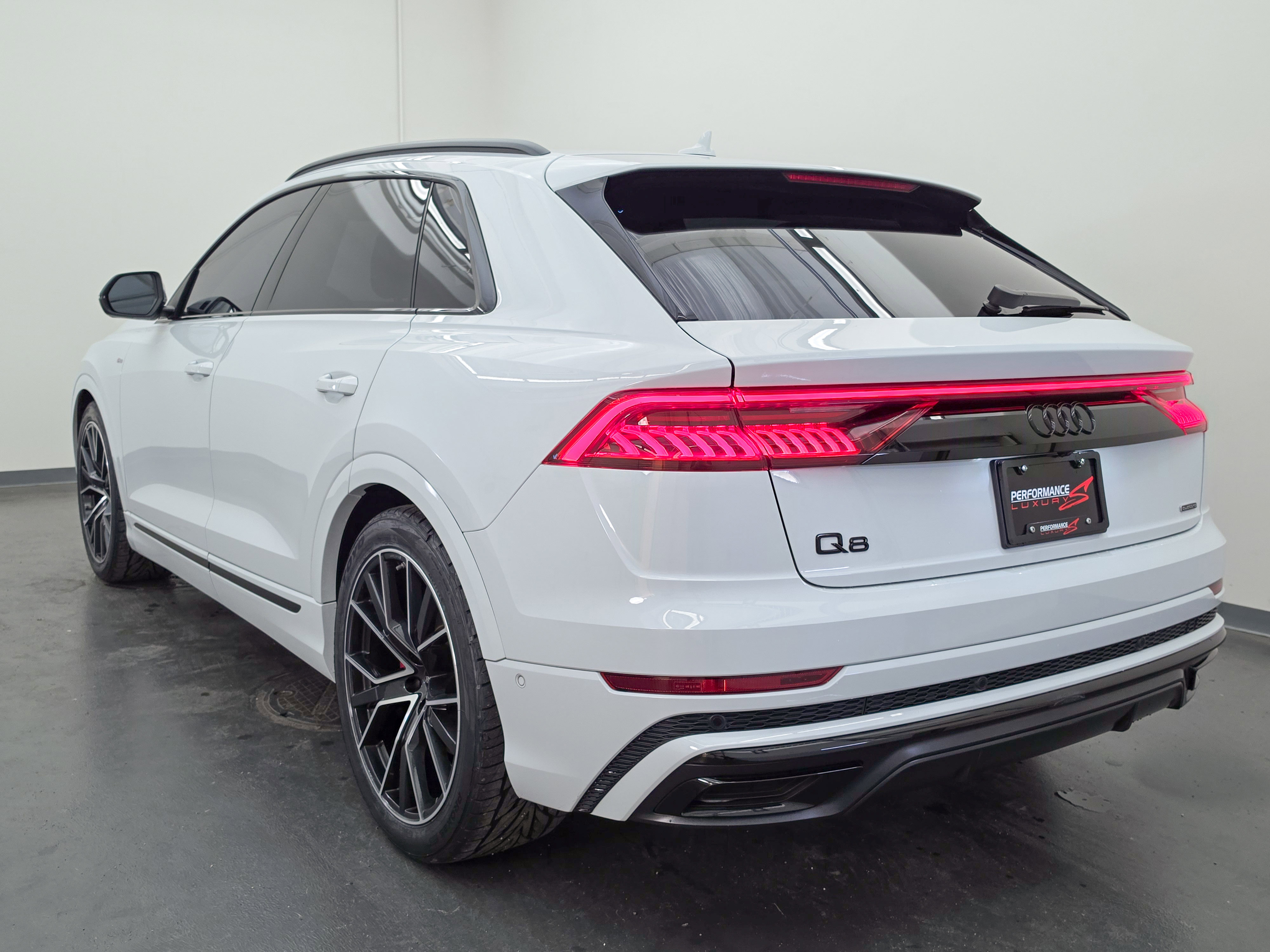 Used 2023 Audi Q8 Prestige AWD/4WD image 5