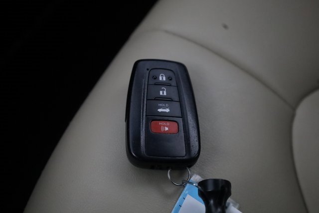 Used 2021 Toyota Avalon XLE w/ Carpet Mat Package (TMS) image 23