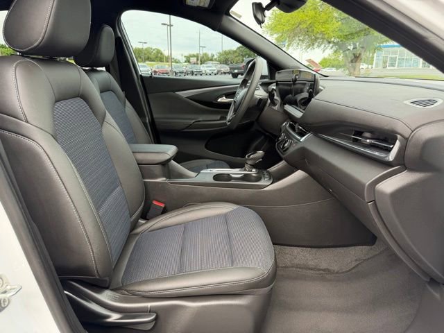 Used 2025 Buick Envista Preferred FWD image 9