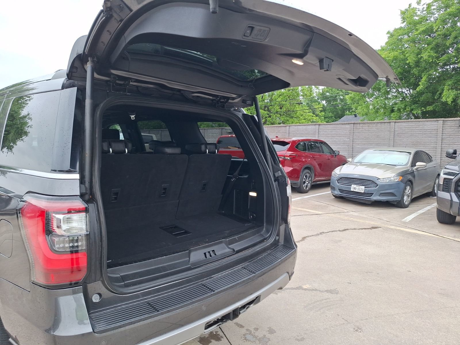 Used 2020 Ford Expedition Limited w/ Texas Edition Package AWD/4WD image 32