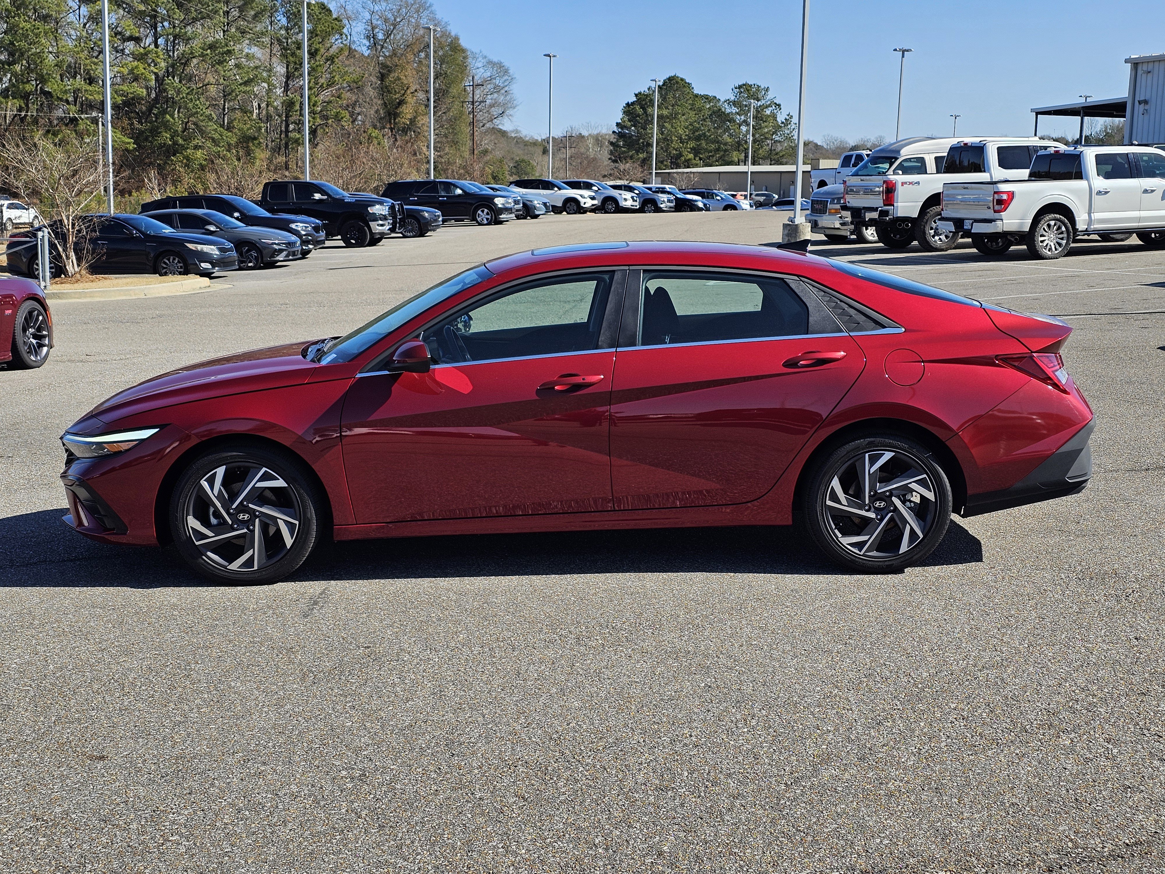 Used 2025 Hyundai Elantra SEL image 12