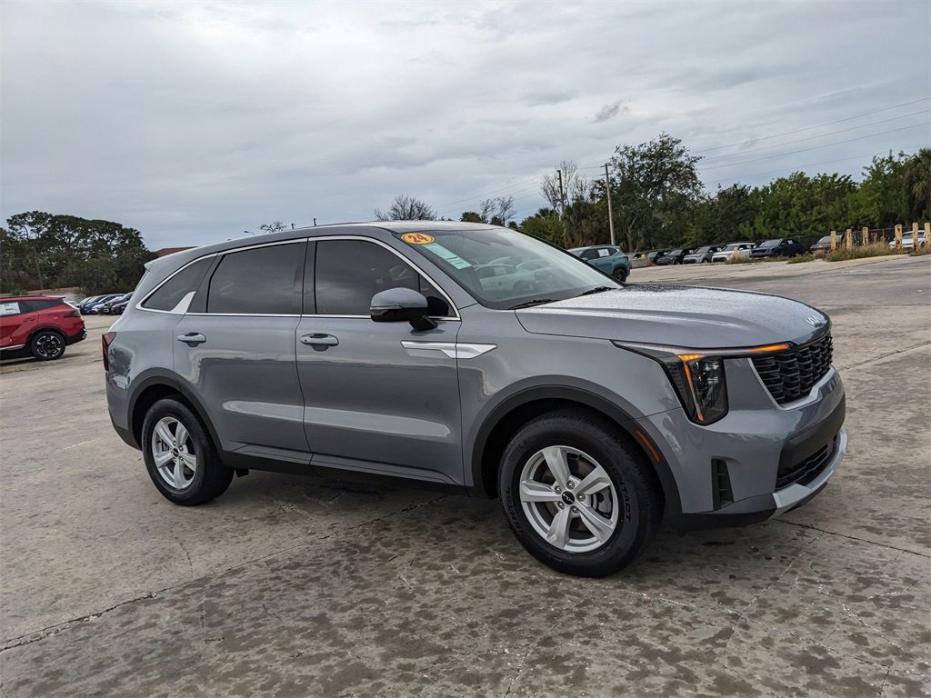 Certified 2024 Kia Sorento LX image 2