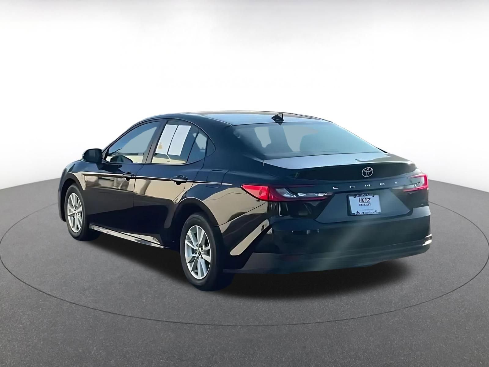 Used 2025 Toyota Camry LE image 11