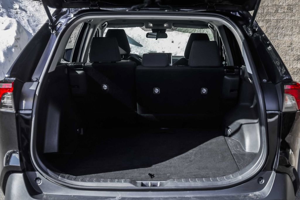 Used 2024 Toyota RAV4 LE image 17