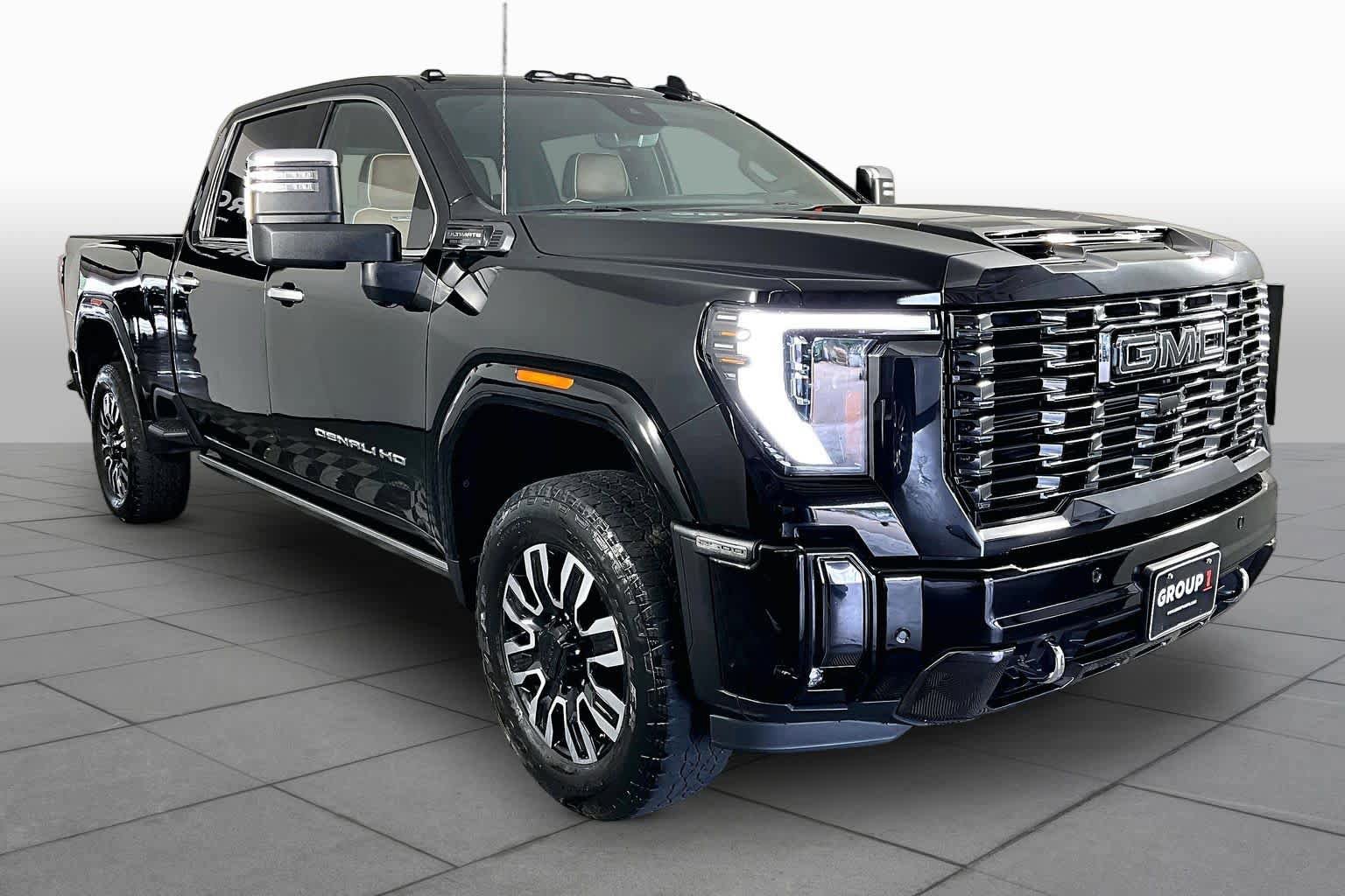 Certified 2024 GMC Sierra 2500 Denali Ultimate w/ Max Trailering Package AWD/4WD image 3