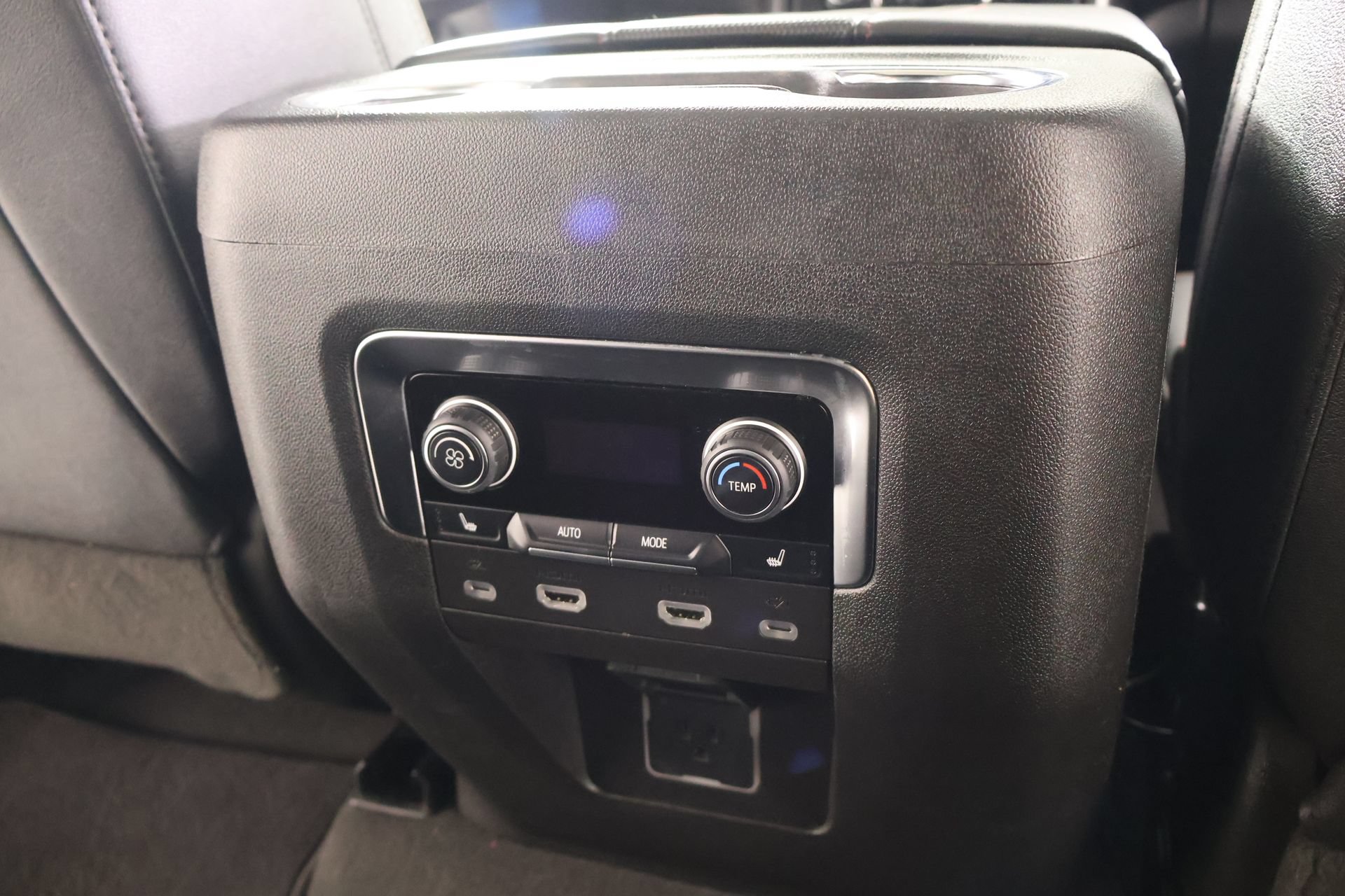 Used 2024 Chevrolet Tahoe RST w/ Luxury Package AWD/4WD image 18
