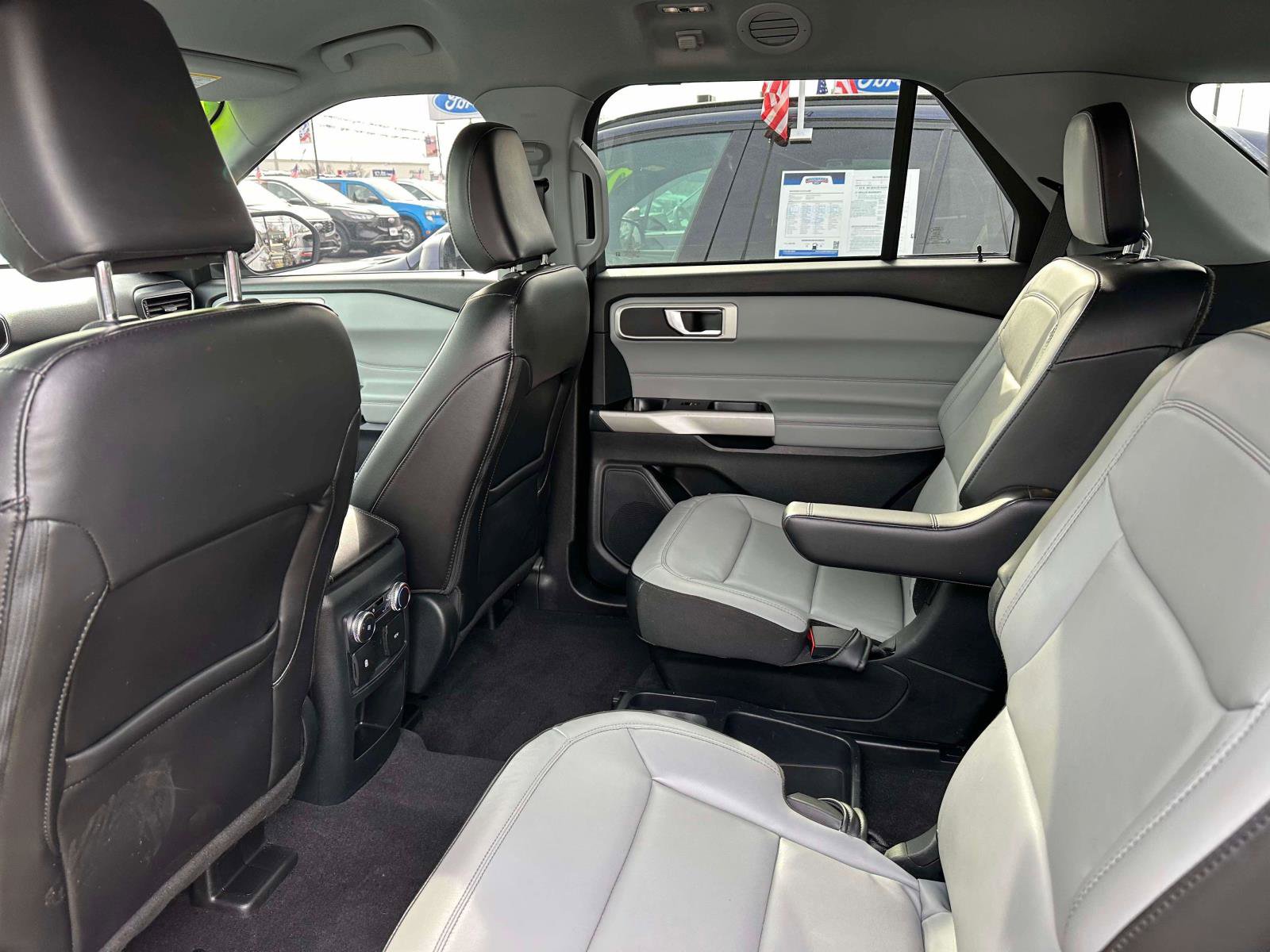 Used 2021 Ford Explorer XLT w/ Equipment Group 202A image 9