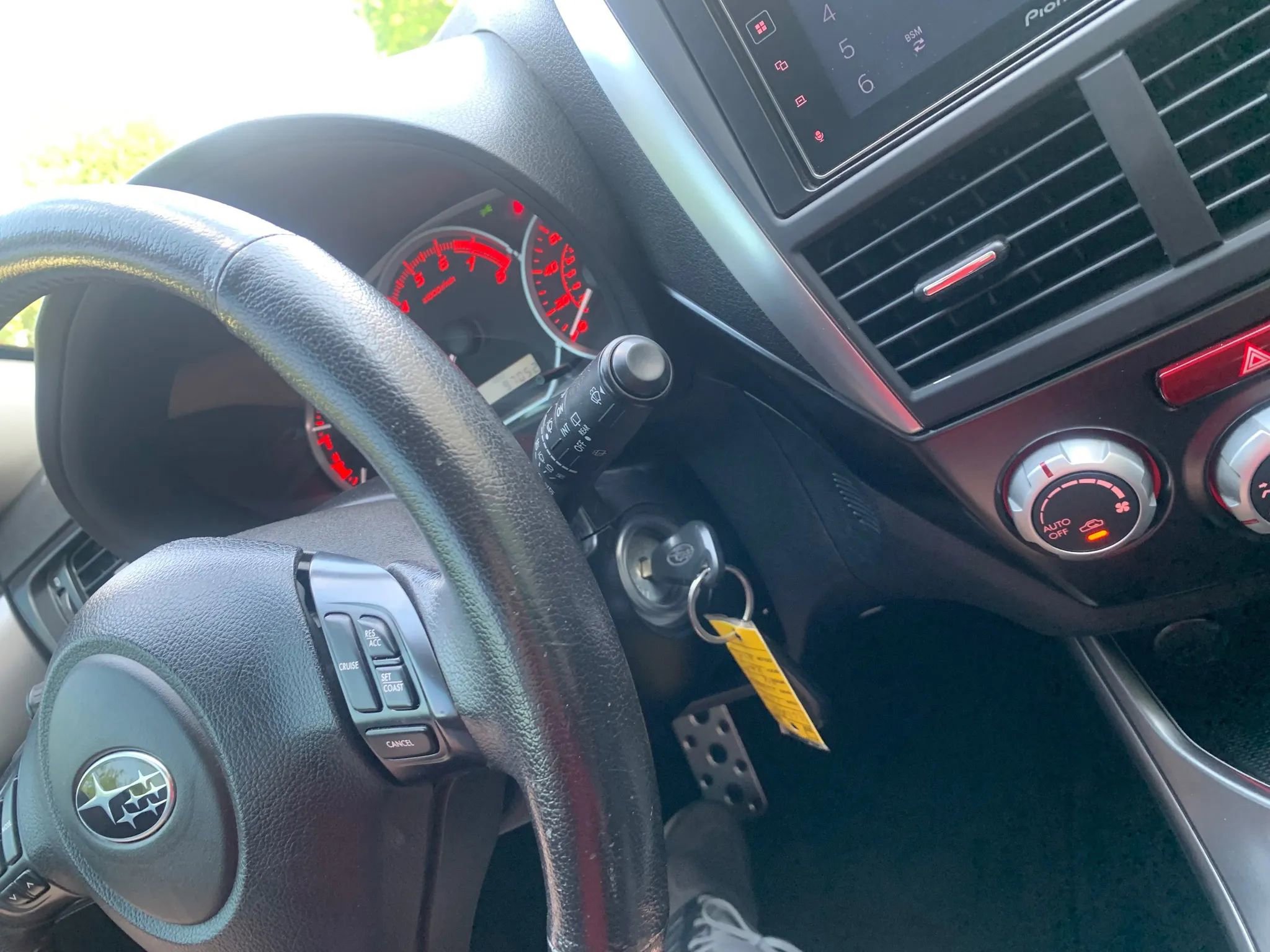 Used 2014 Subaru Impreza WRX Hatchback image 31