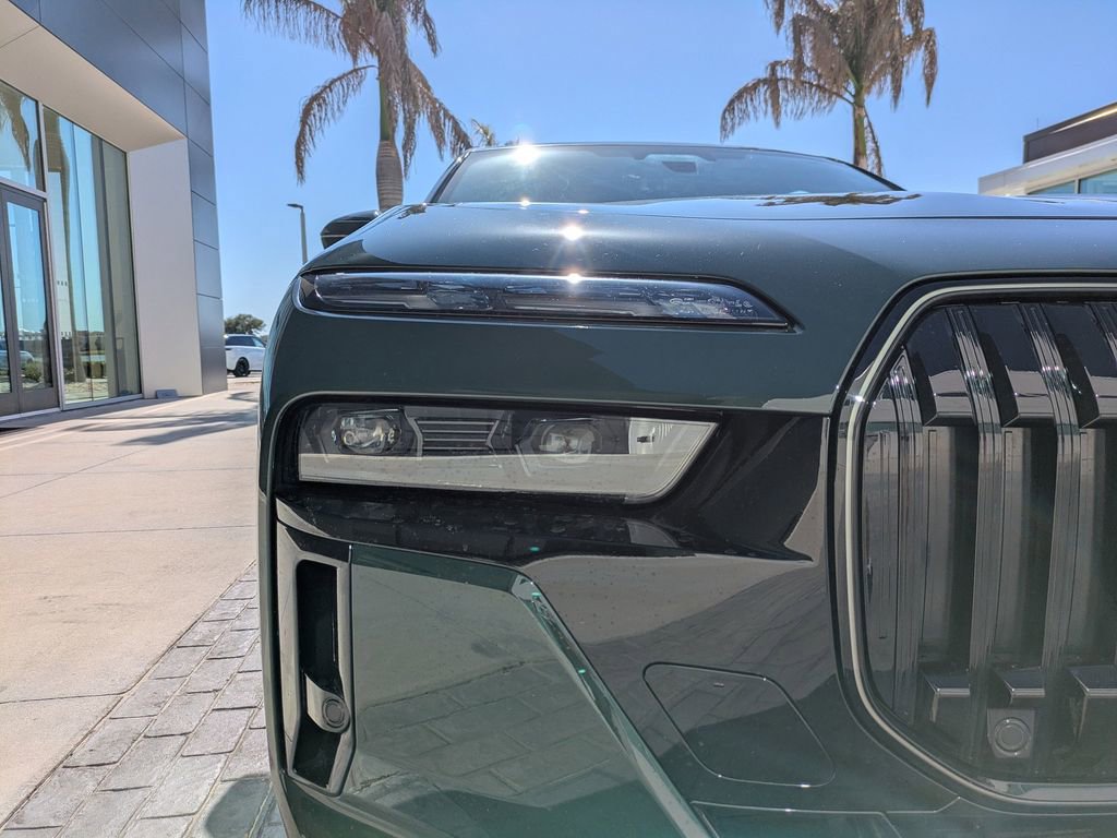 Used 2025 BMW 760i xDrive w/ Executive Package image 11