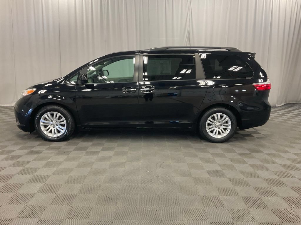 Used 2015 Toyota Sienna XLE FWD image 8