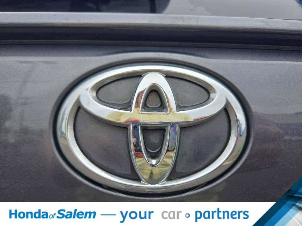 Used 2021 Toyota RAV4 LE FWD image 12