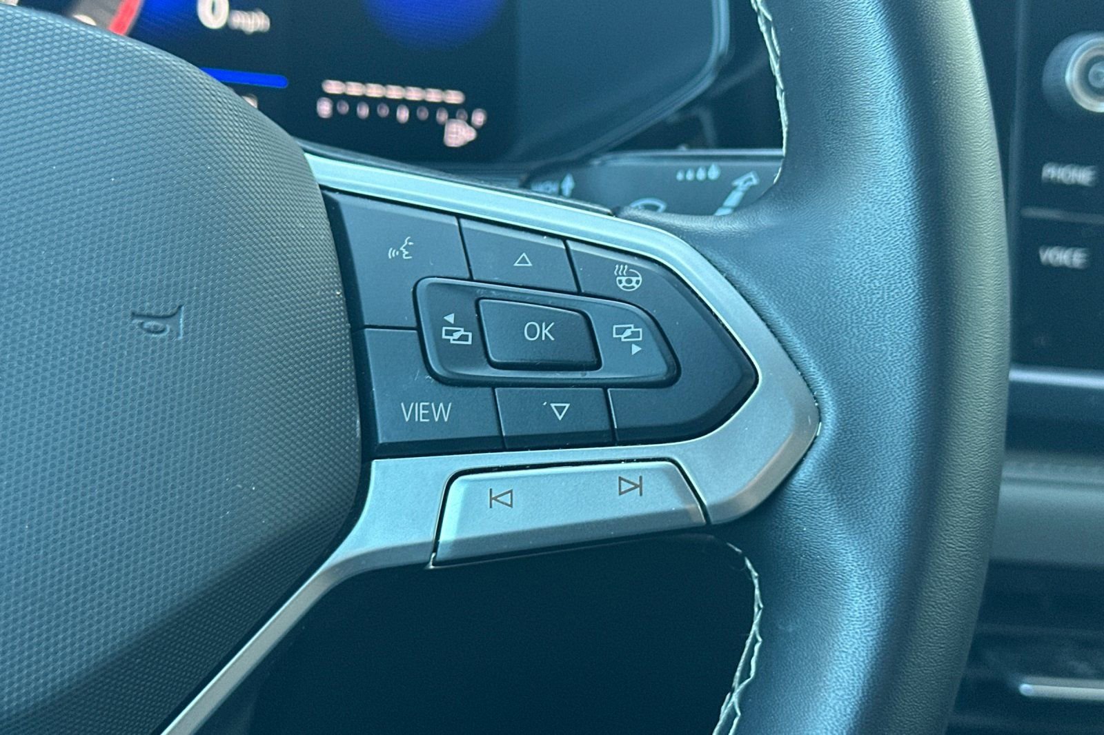 Used 2024 Volkswagen Taos SE image 30