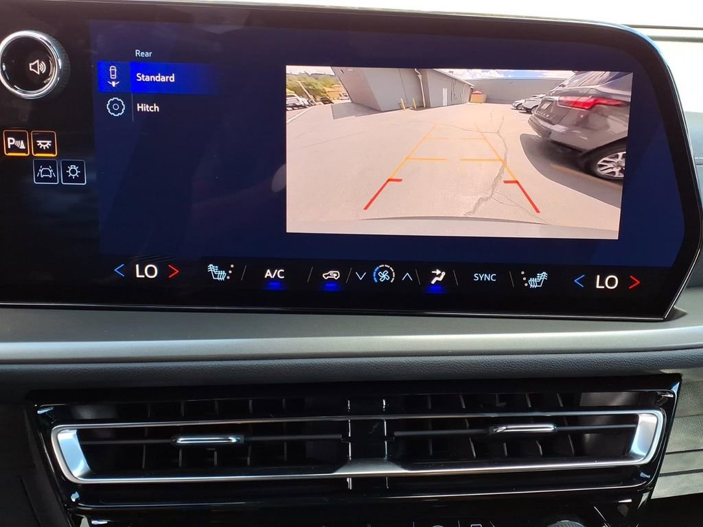 Used 2026 Chevrolet Traverse LT w/ LPO, Floor Liner Package FWD image 18