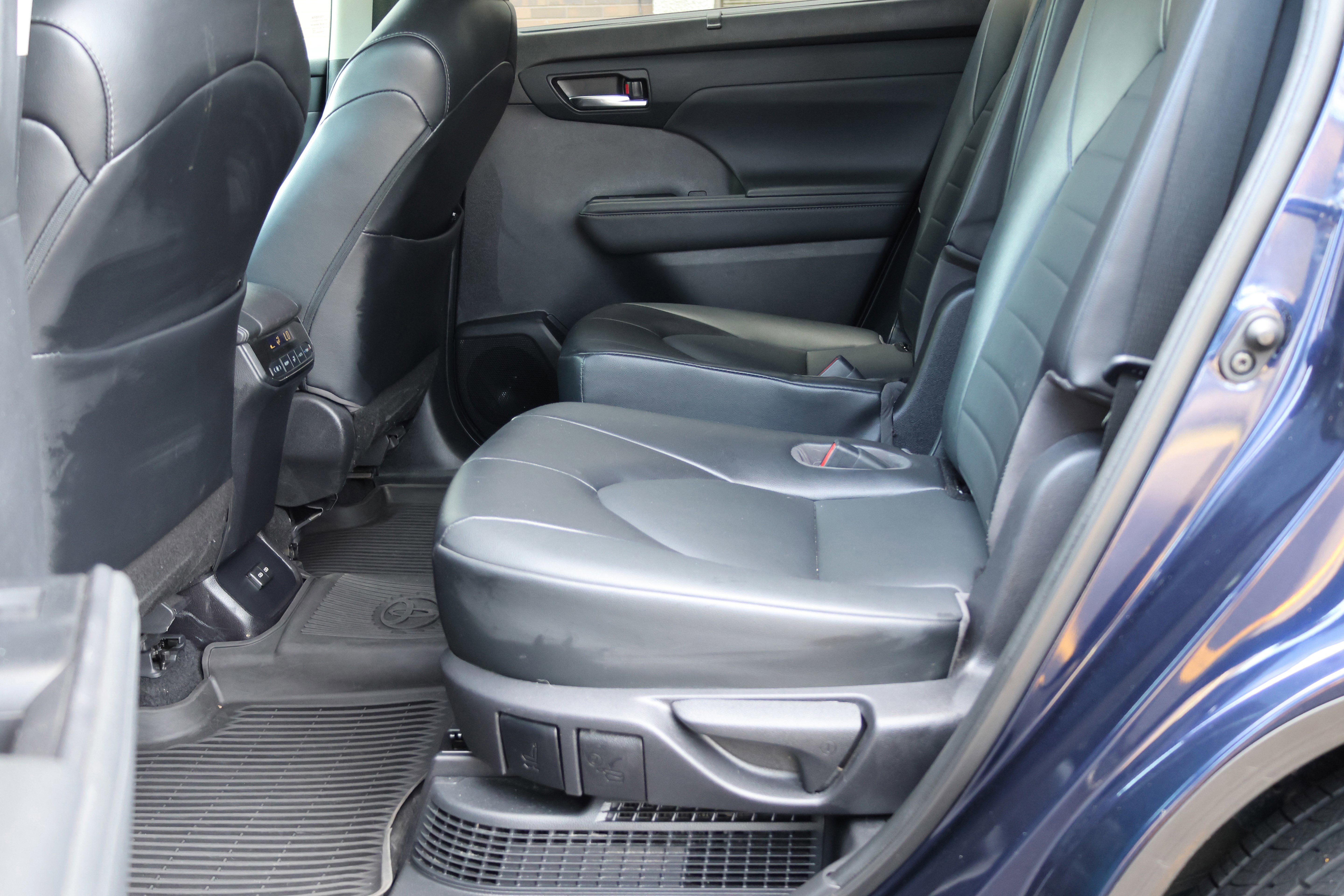 Used 2022 Toyota Highlander XLE AWD/4WD image 18