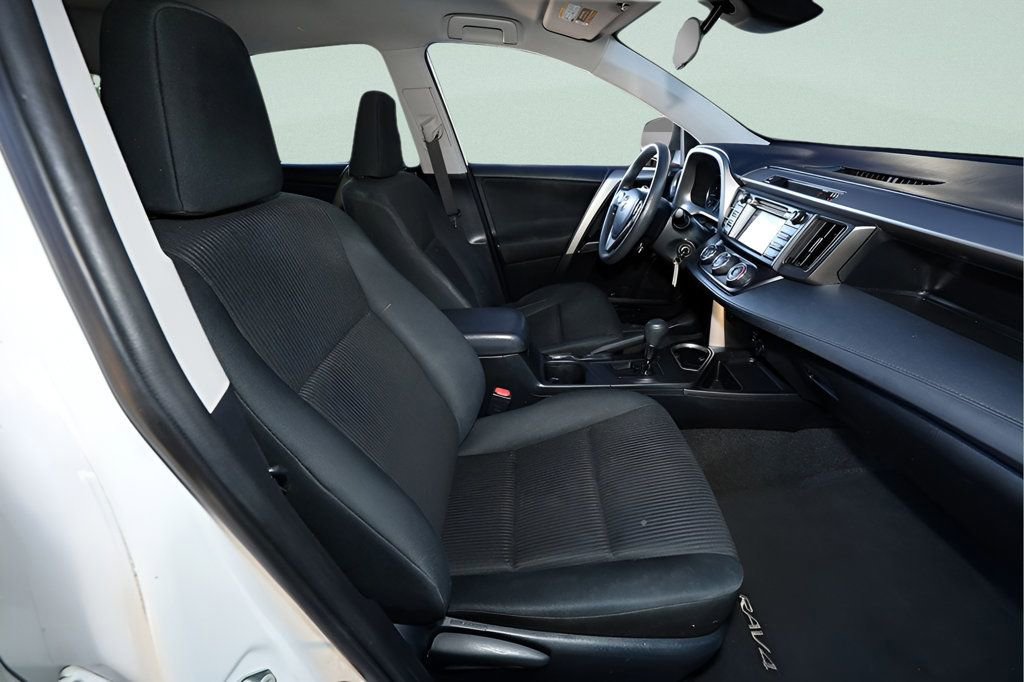 Used 2018 Toyota RAV4 LE image 11