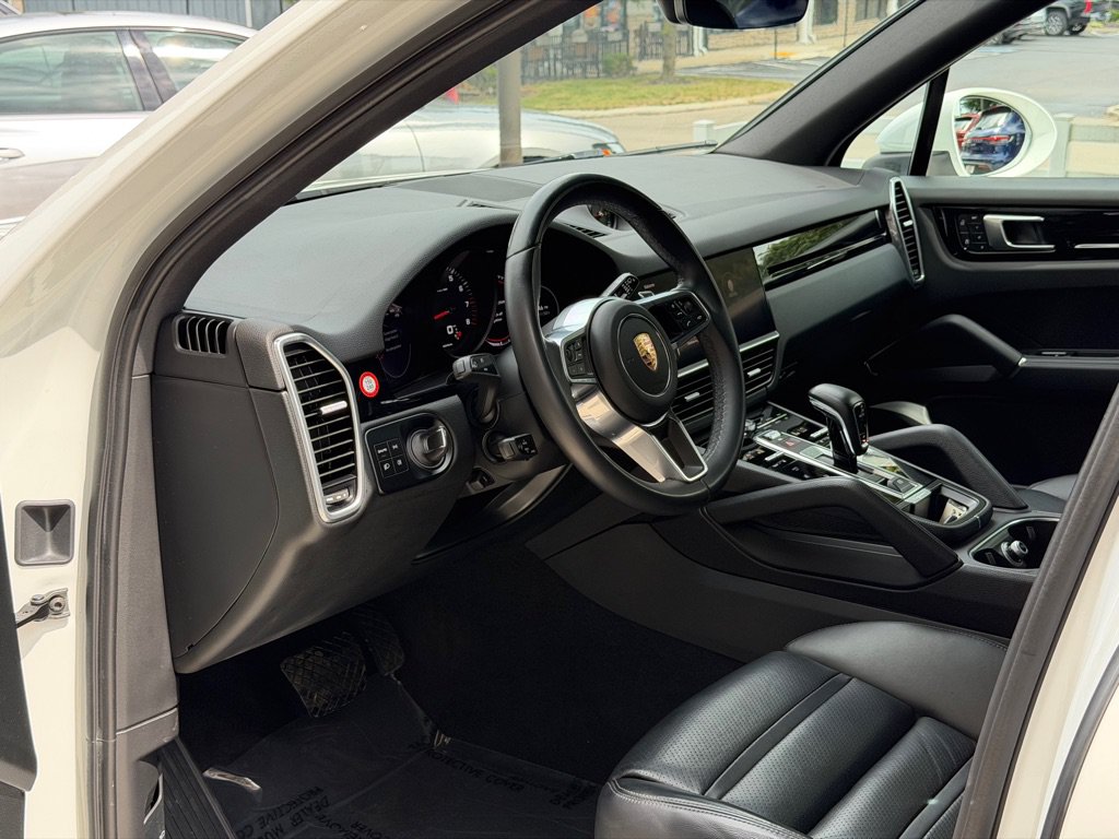 Used 2023 Porsche Cayenne AWD/4WD image 22