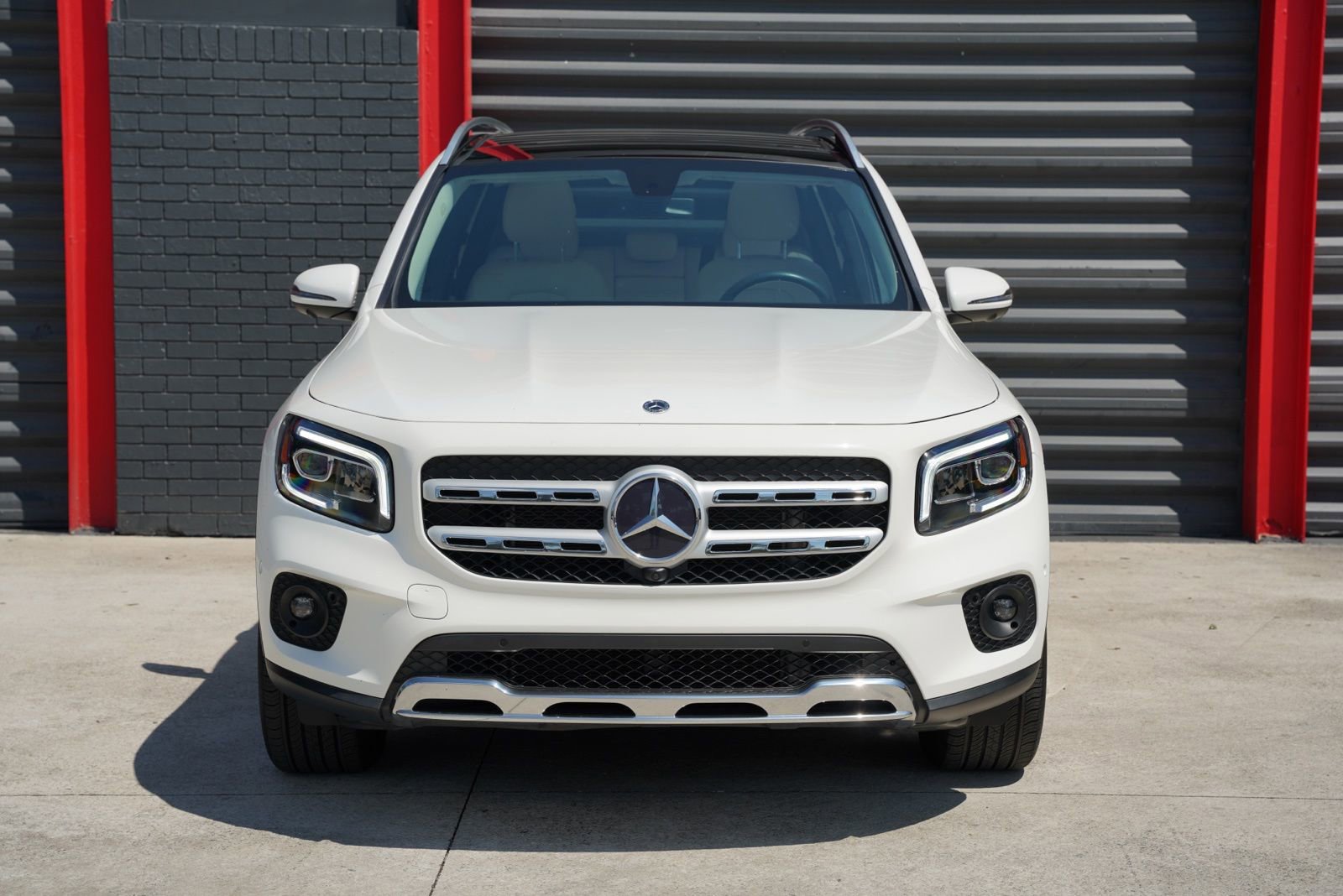 Used 2021 Mercedes-Benz GLB 250 w/ Premium Package image 2
