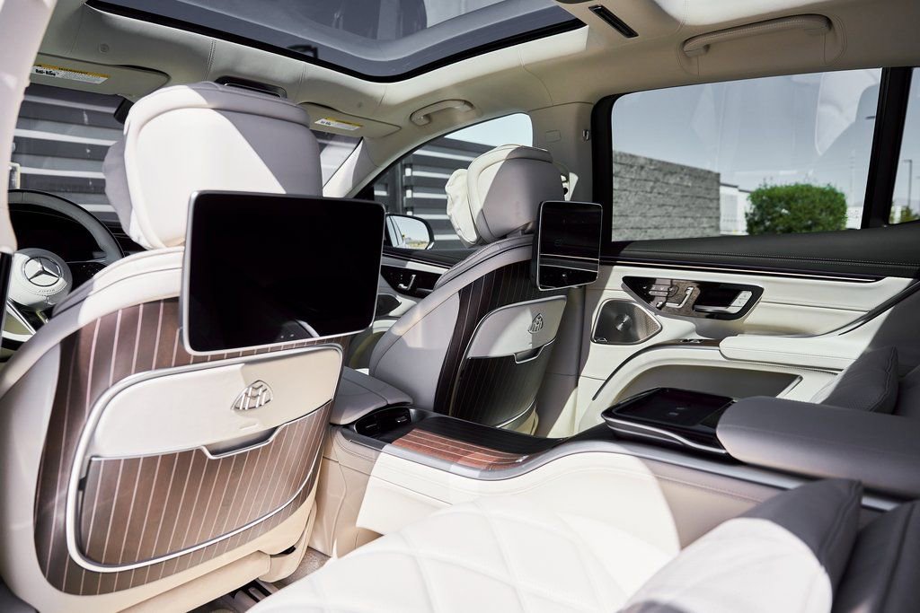 Used 2025 Mercedes-Benz Maybach EQS 680 4MATIC image 44