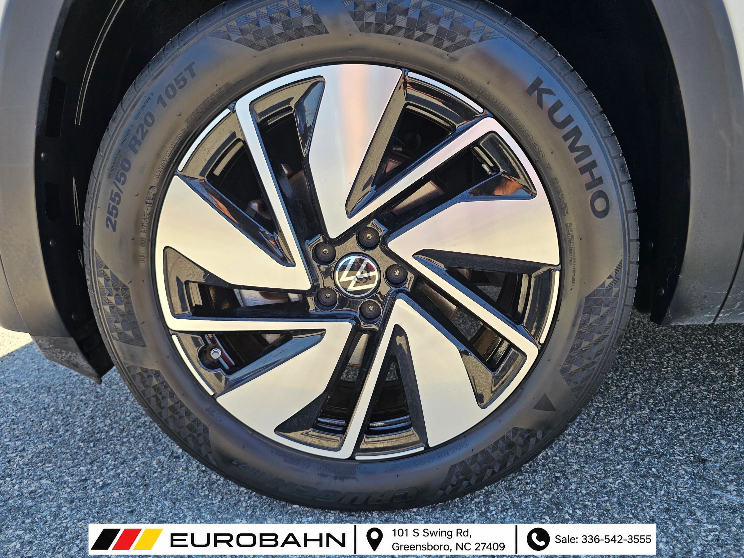 Used 2024 Volkswagen Atlas SE w/ Panoramic Sunroof Package FWD image 31