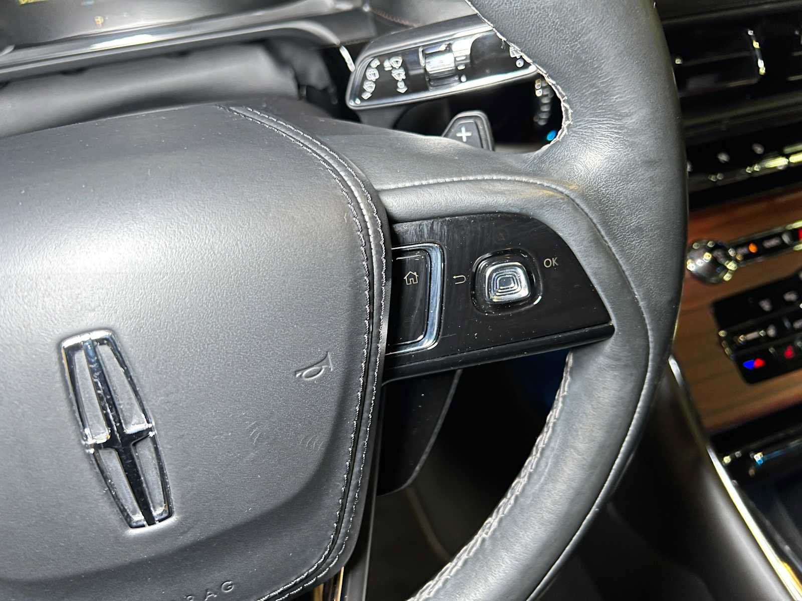 Used 2023 Lincoln Aviator Grand Touring w/ Equipment Group 301A AWD/4WD image 30