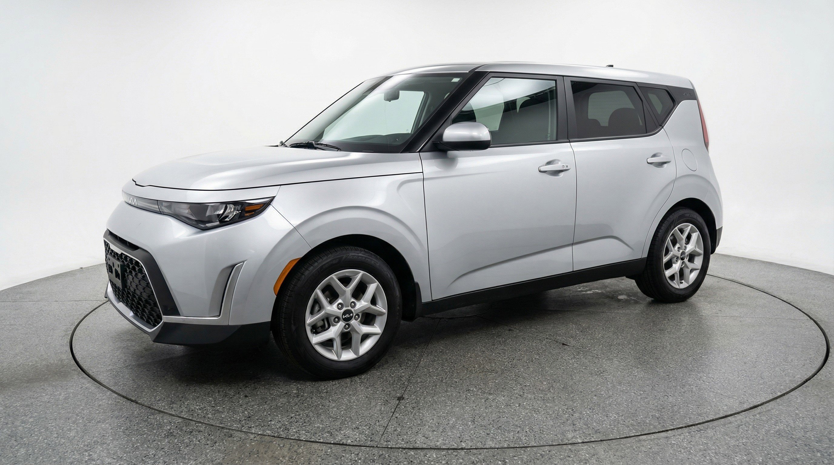Used 2025 Kia Soul LX w/ LX Technology Package image 3