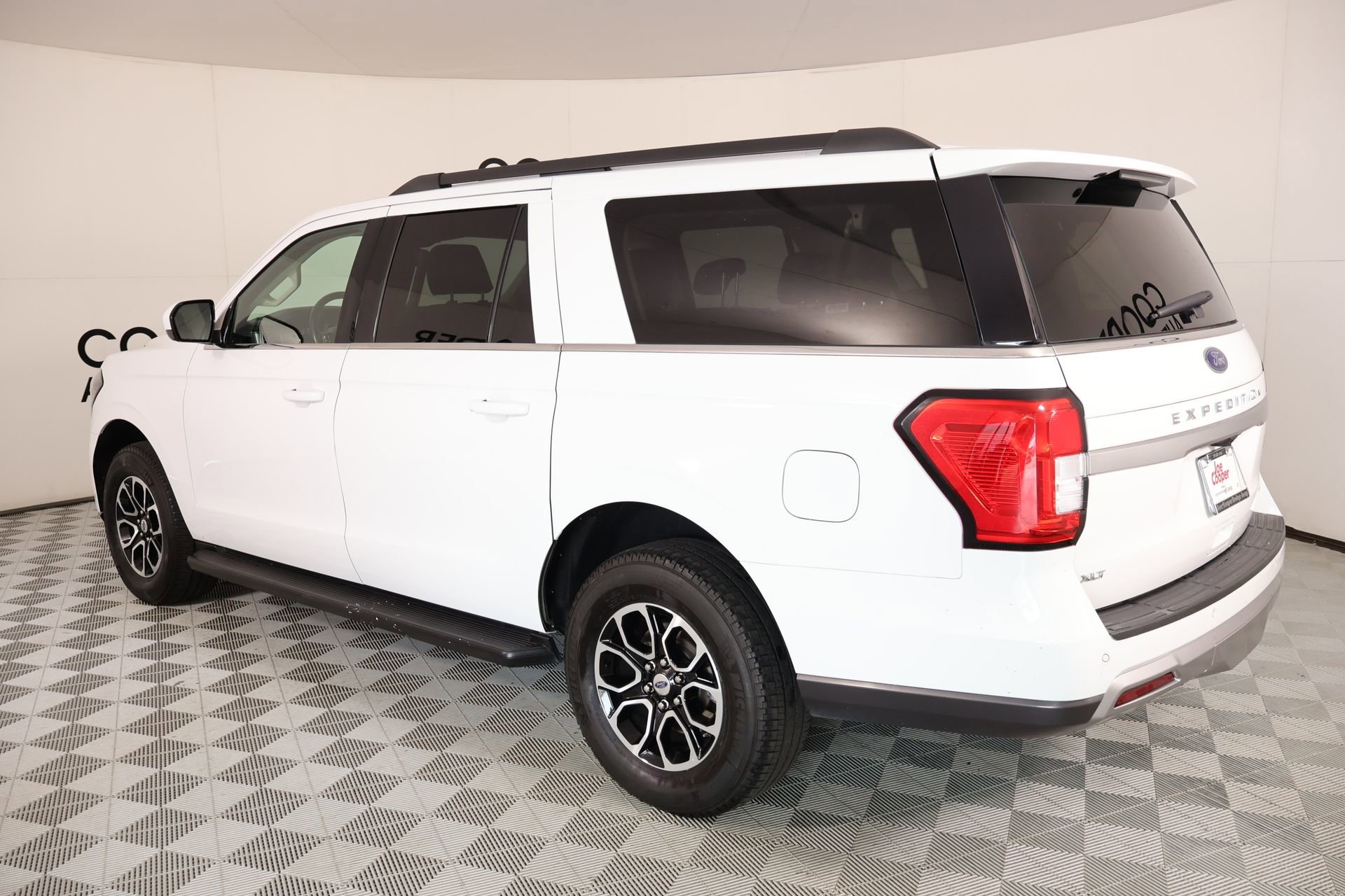 Used 2024 Ford Expedition Max XLT image 24